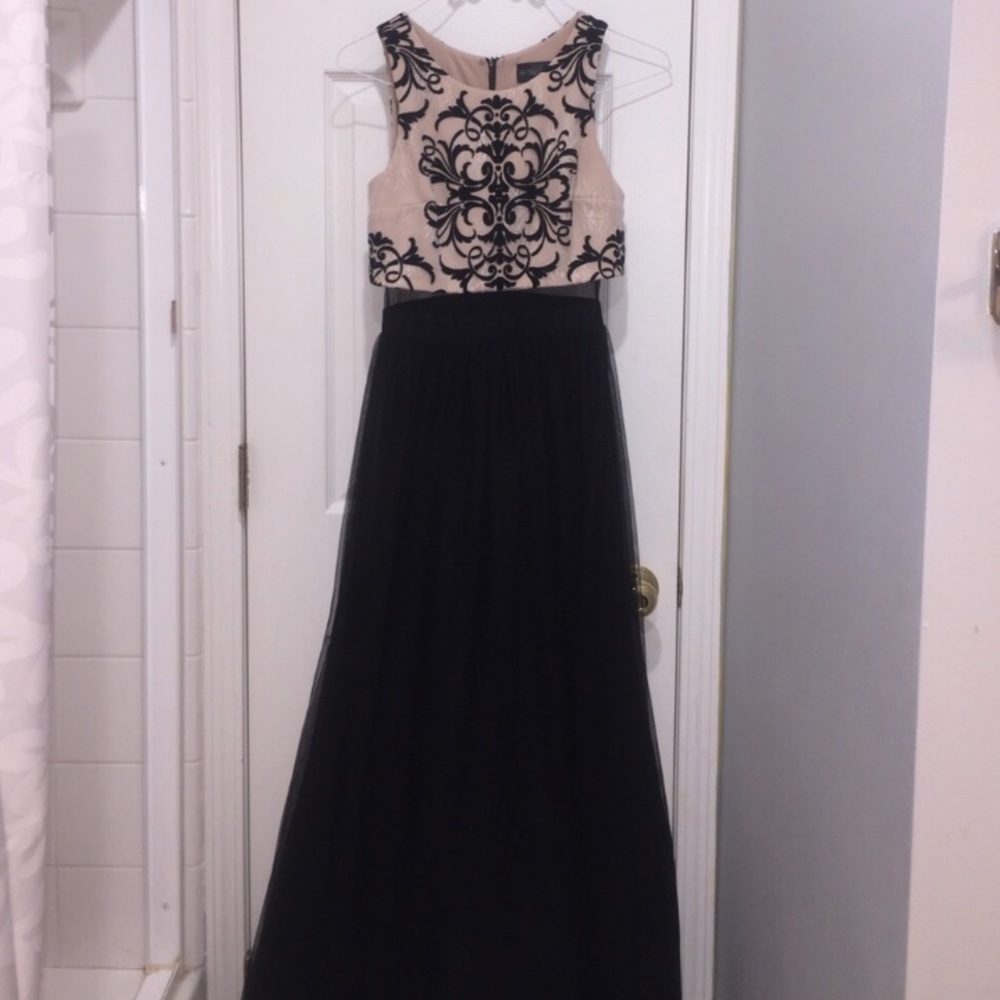 PROM DRESS BLACK AND WHITE NEW BETSY AND ADAM